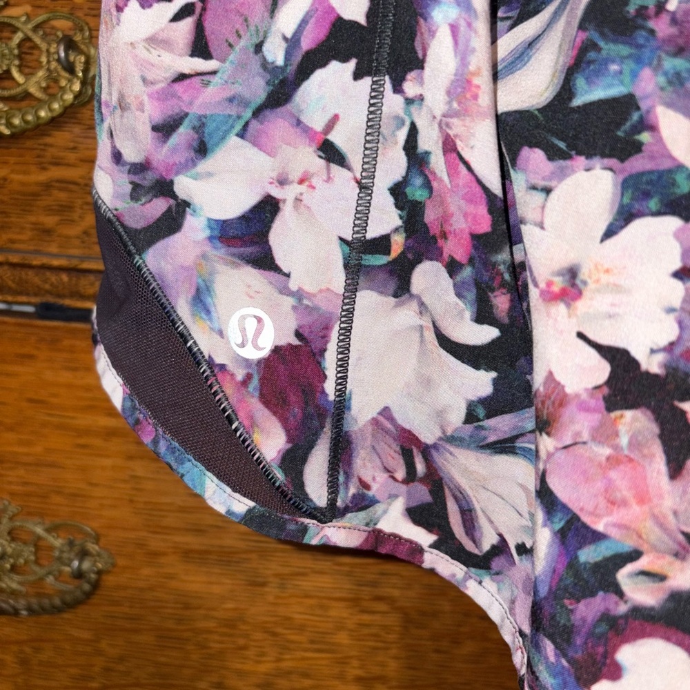 Lululemon Hotty Hot Short 2.5” Size 12 / Deep Phantom Floral - Picture 7 of 10